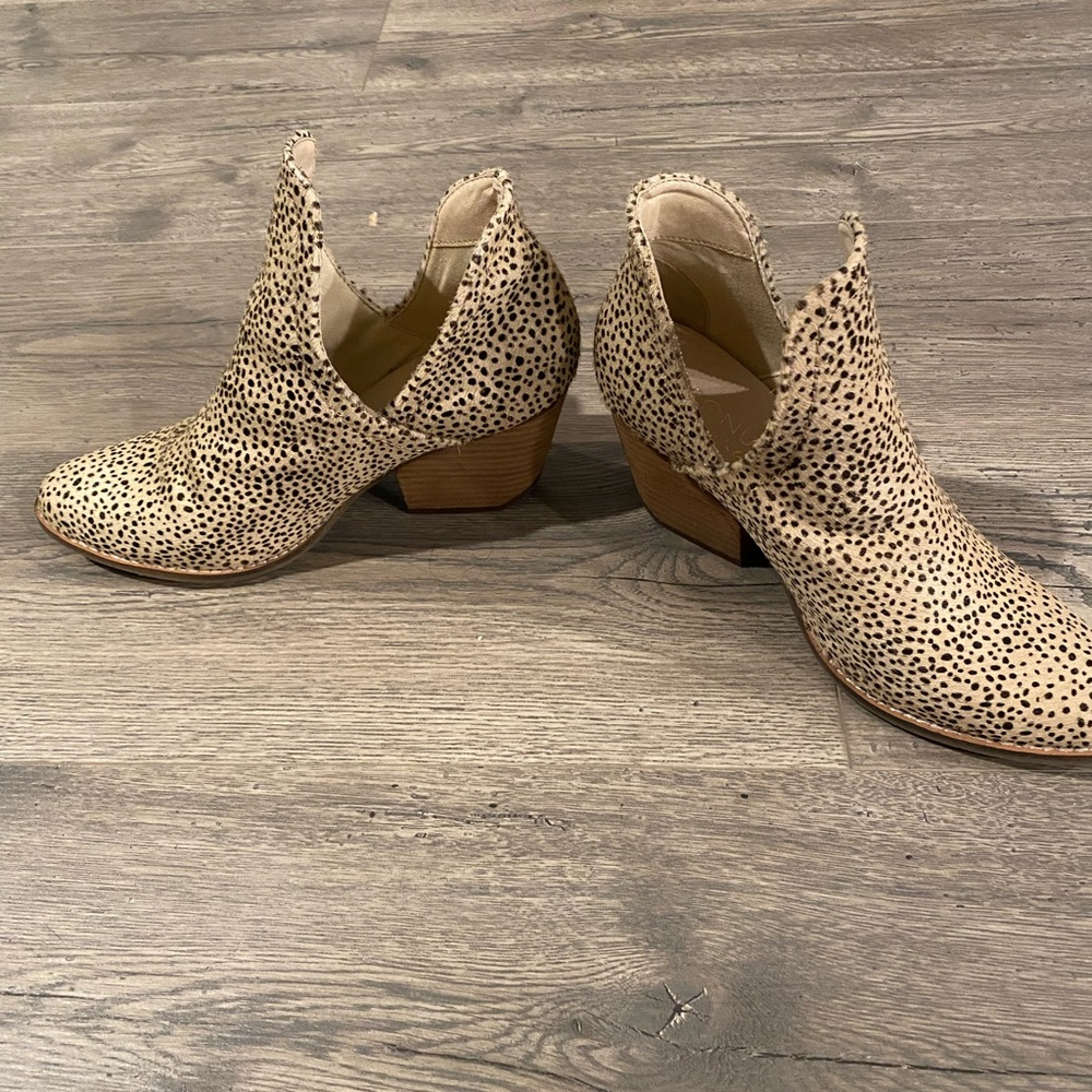 Coconuts by Matisse Spotted Tan Ankle Boots - Picture 2 of 5